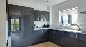 Stevenage Luxury 1Bed Apartment - Sleeps 4-WIFI-Free Parking- By JM Short Lets & Serviced Accommodation - Image 3