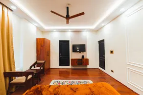 Chinar Wood Cottage - Image 3