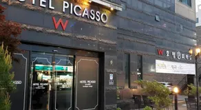 Picasso Hotel - Image 2