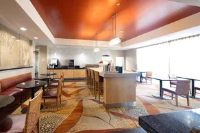 La Quinta Inn & Suites by Wyndham Starkville at MSU - Image 5