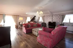 St James Hotel - Image 2