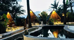 Triangle House and hot spring - Image 3