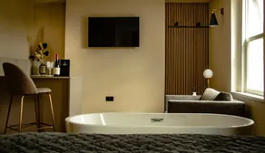 The City Hotel- Luxury Property- sleeps up to 22 - Image 3