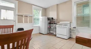 1BR Apartment with WiFi & Laundry near Downtown - Image 3