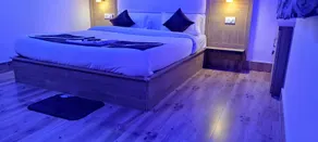 RED VELVET INN - Image 5