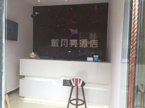 Blue Moon Hotel - Image 4