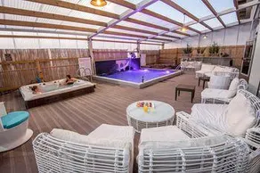 Aquaduct Hotel - Image 2