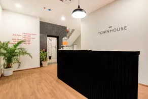 Townhouse 207 Hotel Downtown My Stay - Image 2