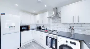 3Bed Contractor House Sleeps 5 Parking WiFi - Image 4