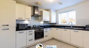 Duckett house, 3 Bedroom Detached House By B and R Serviced Accommodation Amesbury With Free Parking - Image 2