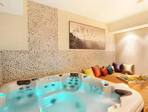 Versant Hotel & Spa - Image 2