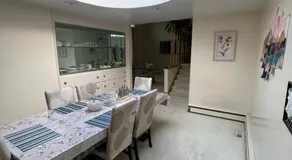 Cheerful 4 bedroom bungalow with indoor fireplace - Image 2