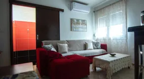 Eva's house with 2 bedrooms and private courtyard - Image 2