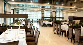 Everest Hotel - Image 3