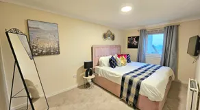 Stylish & Spacious 4 Bedroom House - Image 2