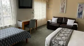 503 On Princes Drive Motel - Image 2