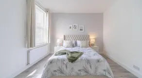 Stylish 3 Bed Seaside Apartment Central Southend Location & Steps from the Beach - Image 2