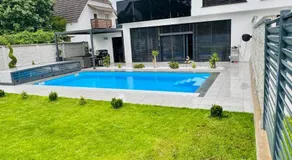 Design-Villa mit beheiztem Pool & stimmungsvoller Beleuchtung - Image 4