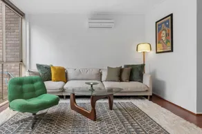 Spacious 3-Bed Townhouse with Courtyard - Image 2
