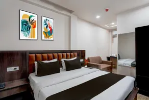 OYO Townhouse Oak Fazalganj Formerly RR Grand - Image 2