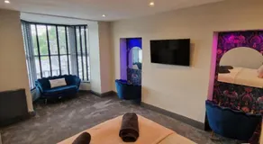 Townhouse - 6 Bed Hot Tub House - Image 2