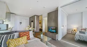 Comfy 2BR Apt Near Southern Cross with City Views - Image 2