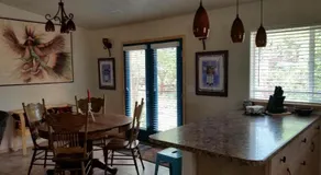 Grizzly Roadhouse Bed and Breakfast - Image 5