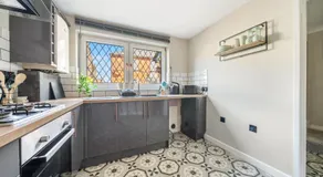 3BR Home with Hot Tub and Garden - Image 4