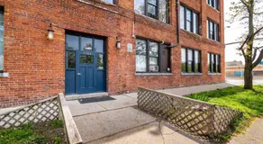 420 Friendly SKYLINE view Downtown Loft FREE Parking - Image 3