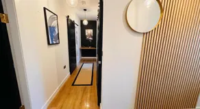 Stylish 2BR House Parking & WiFi Sleeps 6 - Image 5