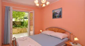 Apartments Tojcic, 1 min walk to the beach - Image 2