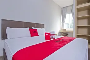RedDoorz Plus @ Scbd - Image 3