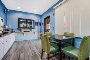 Scottish Inns & Suites IAH Airport-Beltway 8 - Image 3