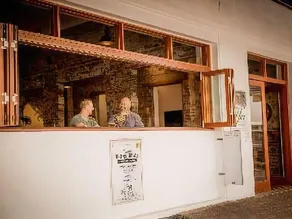 Queens Arms Hotel - Image 4