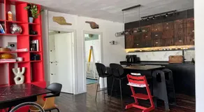 Bright & Unique 3BR Home in Tel Aviv - Image 5