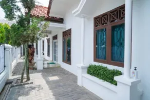 RedDoorz near Bundaran Ciceri - Image 4