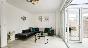 Swan's Place - Large 4bed home, Sleeps 9, Parking x2 & Games room - Image 5