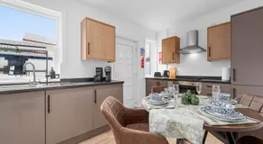 Free Parking Stunning 3Bedroom Home In Wigan - Image 3