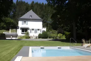 Luxurious countryside holiday home with garden - Image 3
