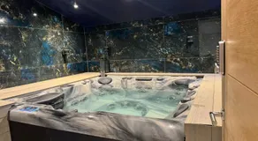 Jacuzzi Retreat in Watford - Image 4