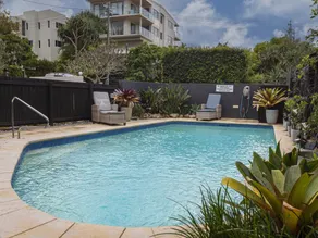 Beachside 2-Bed House with Pool, Courtyard & BBQ - Image 3