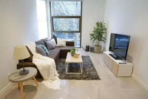 KozyGuru | Surry Hills | Prime Location & Parking - Image 2