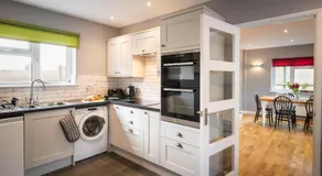 Hunters Lodge Exeter, Free Parking, Country Views, Great Wi-Fi, Large Garden - Image 2
