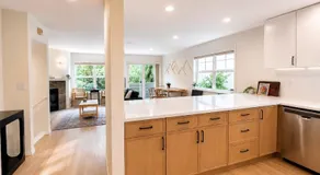 NEW Sleeps 8 Ballard Townhouse - Image 3