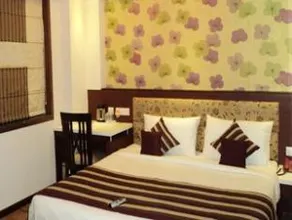 Qotel Hotel AT Residency Kaushambi  - Image 4