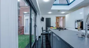 Group-Friendly Home near Manchester with Hot Tub and Private Cinema Room - Image 5
