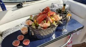 ENTIRE YACHT LUXURY TRANQUIL -RELAXING - HEATED -2 Double bedrooms both en-suit -70sqm -QUIET and PEACEFUL- HEATING - sleeps up to 4 people - moored on our Private Island - nearby LEGOLAND THORPE PARK ASCOT RACES WENTWORTH LONDON Lapland UK NO Parties - Image 4