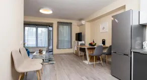 Free Private Parking Central & Quiet 2BR - Image 3