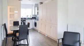Stylish 2 Bedroom House - Village Location - Image 3