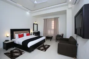 Capital O 23228 Hotel Bahia Heights - Image 2